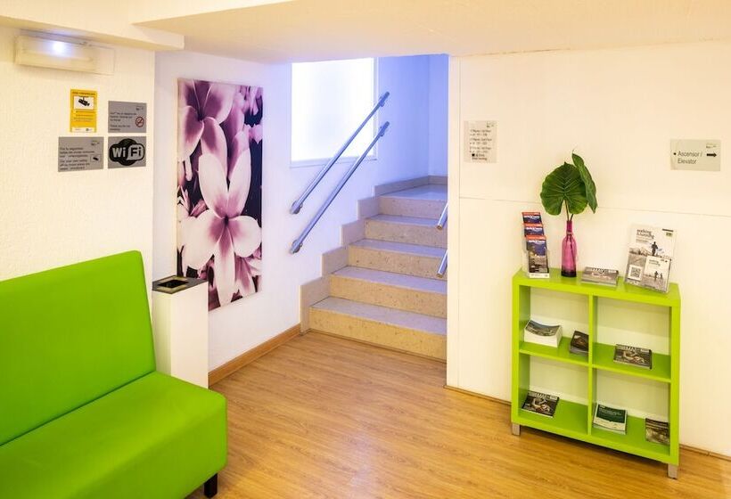 Отель Centro Vitoria Autocheckin