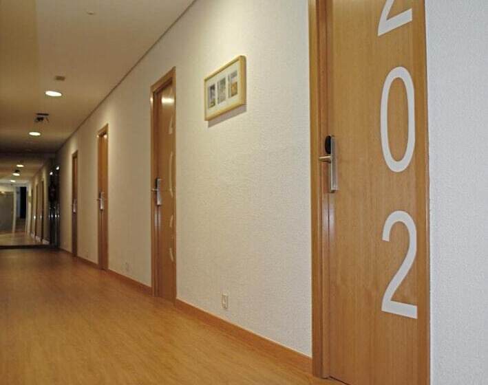 Отель Centro Vitoria Autocheckin