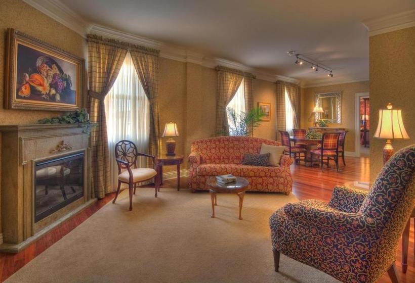 فندق Charley Creek Inn