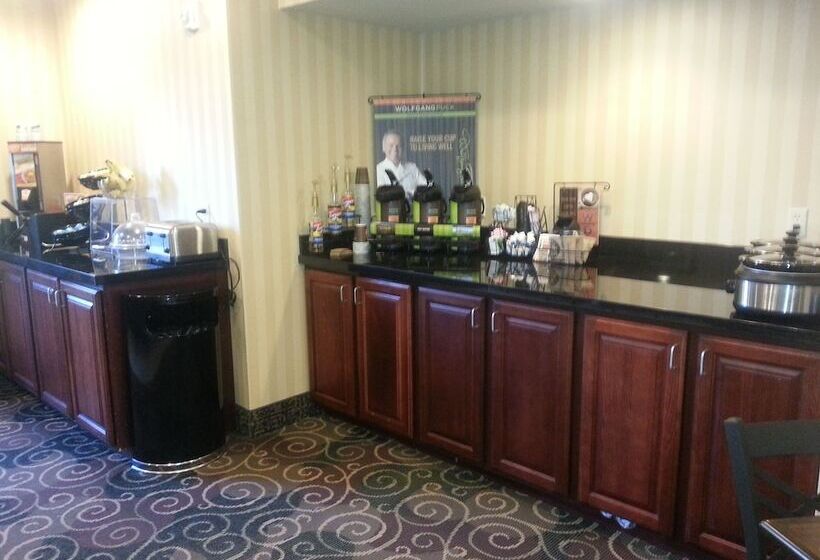 فندق Cobblestone Inn & Suites  Bloomfield