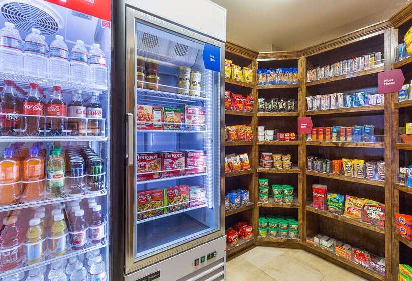 فندق Comfort Suites