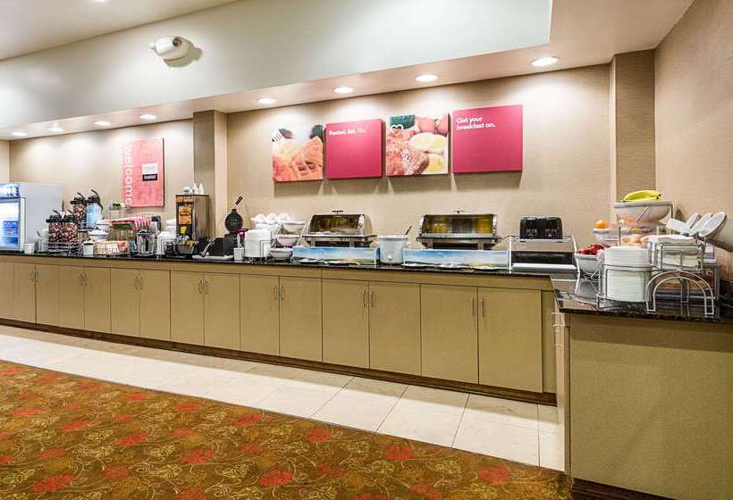 فندق Comfort Suites