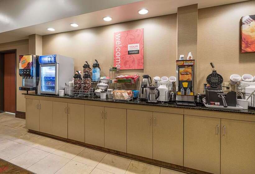 فندق Comfort Suites