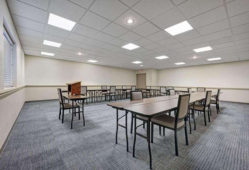 فندق Country Inn & Suites By Radisson, Pierre, Sd