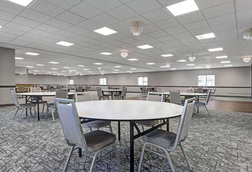 فندق Country Inn & Suites By Radisson, Pierre, Sd