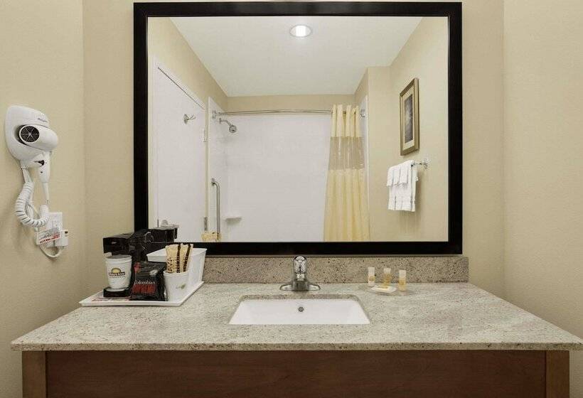 酒店 Days Inn By Wyndham Victoria