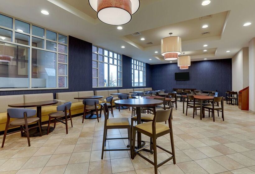 בית מלון כפרי Drury Inn & Suites St. Louis Arnold