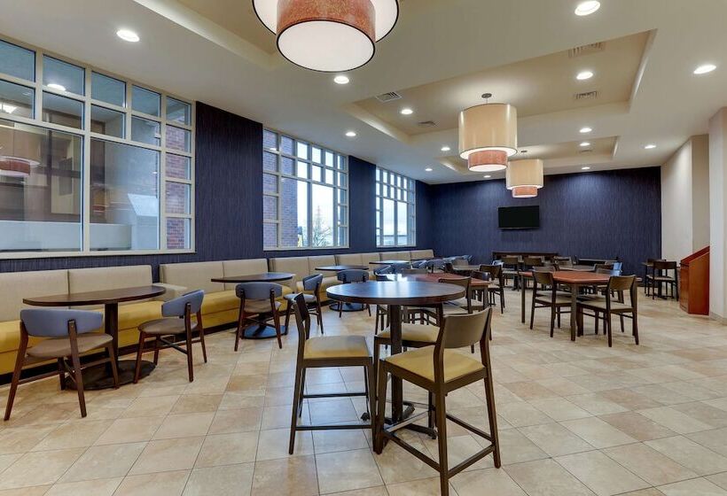 בית מלון כפרי Drury Inn & Suites St. Louis Arnold