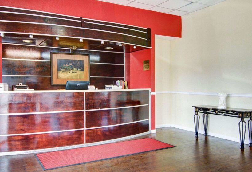 فندق Econo Lodge Pine Bluff