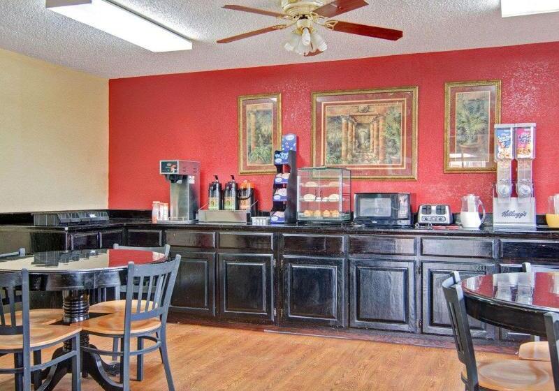 فندق Econo Lodge Pine Bluff