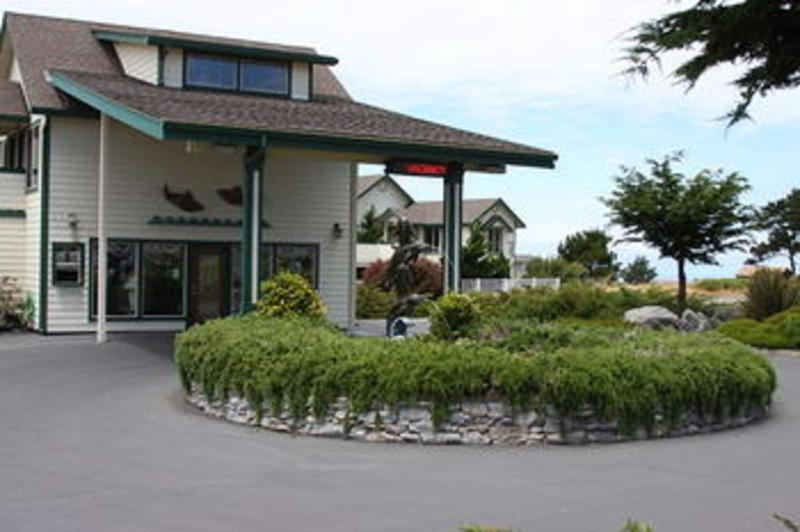 فندق Emerald Dolphin Inn & Mini Golf