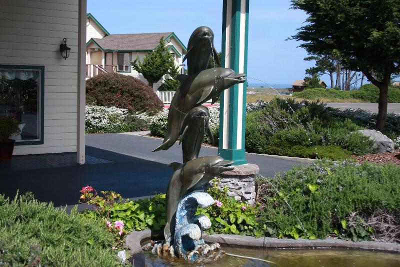 فندق Emerald Dolphin Inn & Mini Golf