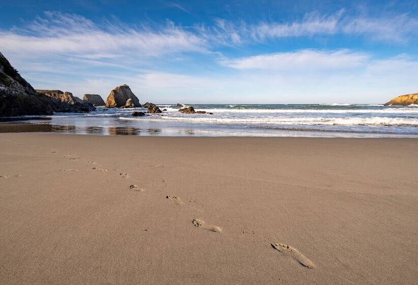 فندق Emerald Dolphin Inn & Mini Golf