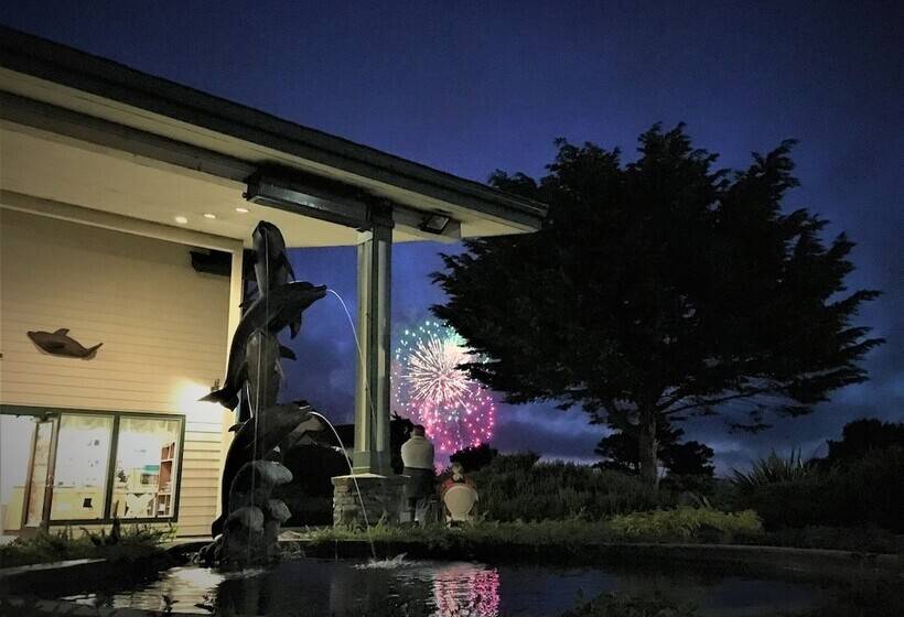 فندق Emerald Dolphin Inn & Mini Golf