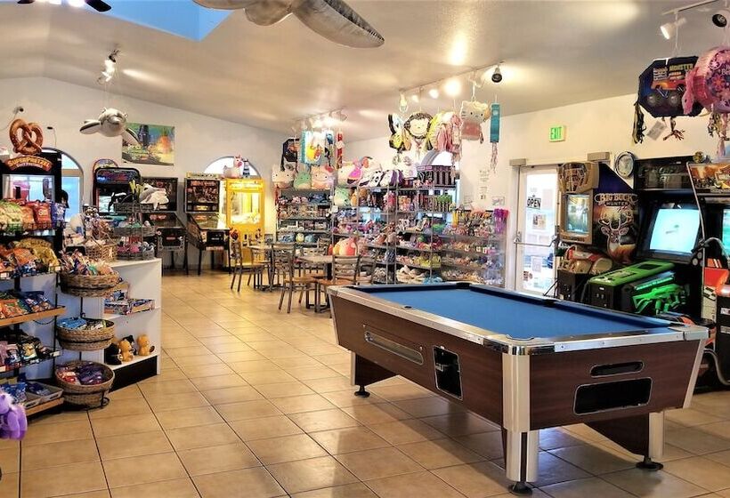 فندق Emerald Dolphin Inn & Mini Golf