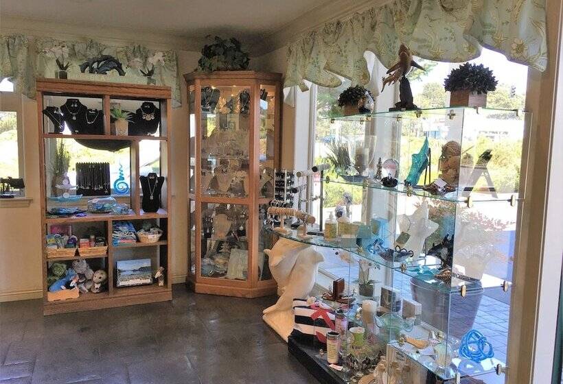 فندق Emerald Dolphin Inn & Mini Golf