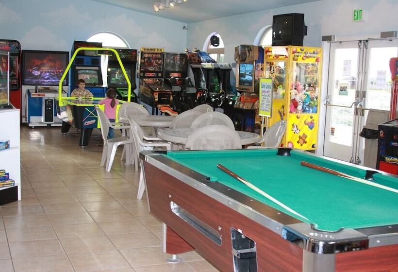 فندق Emerald Dolphin Inn & Mini Golf