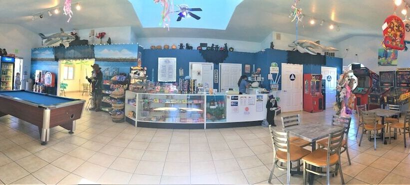 فندق Emerald Dolphin Inn & Mini Golf