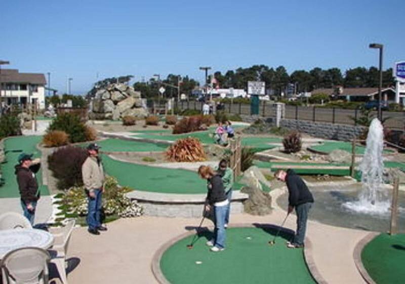 فندق Emerald Dolphin Inn & Mini Golf