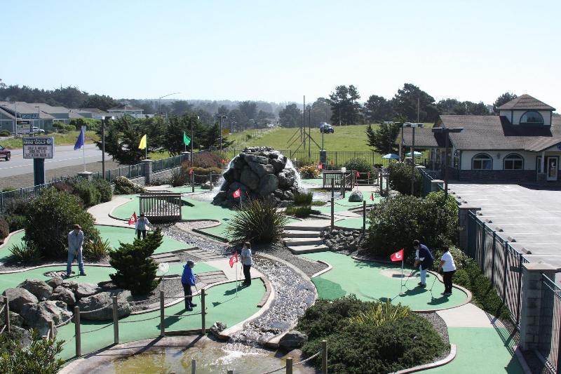فندق Emerald Dolphin Inn & Mini Golf