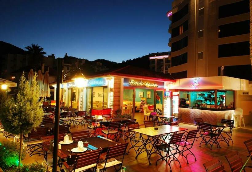 فندق Golden Rock Beach