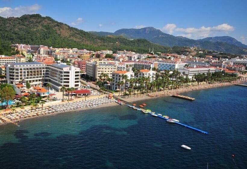 فندق Golden Rock Beach