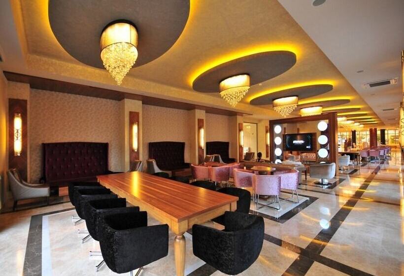 فندق Golden Rock Beach