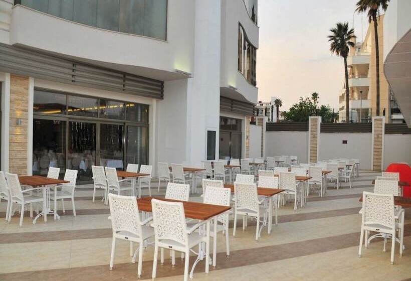 فندق Golden Rock Beach