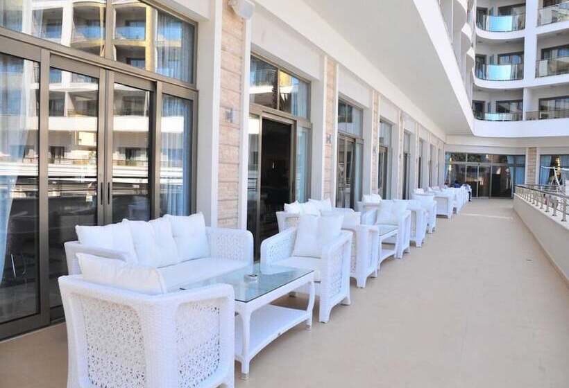 فندق Golden Rock Beach