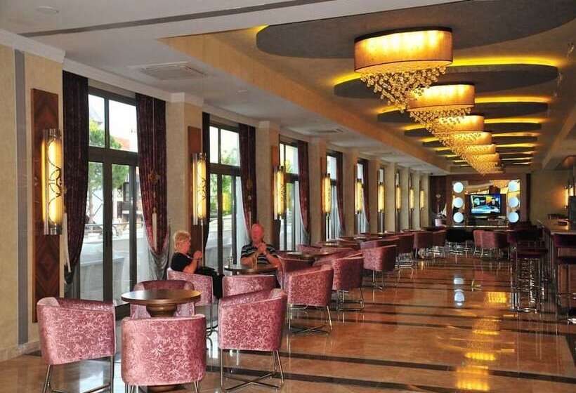 فندق Golden Rock Beach