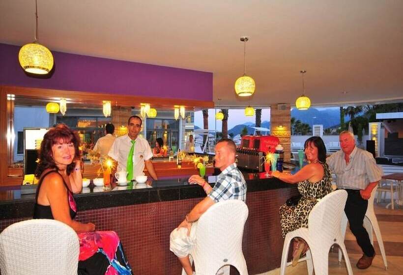 فندق Golden Rock Beach