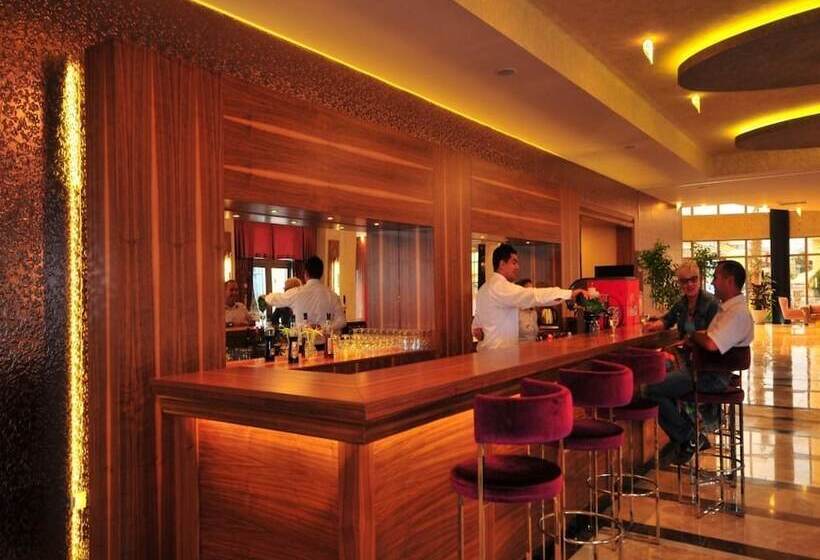 فندق Golden Rock Beach