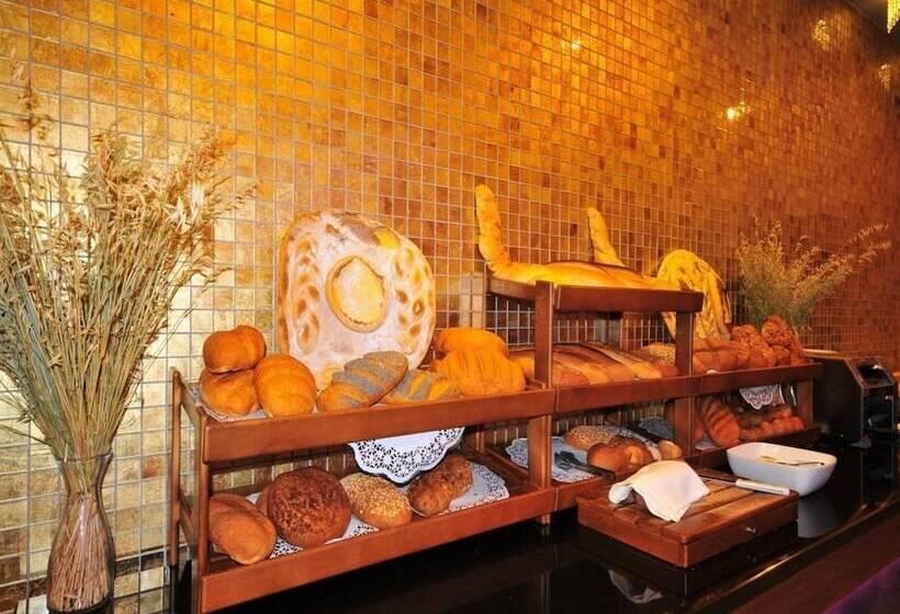 فندق Golden Rock Beach