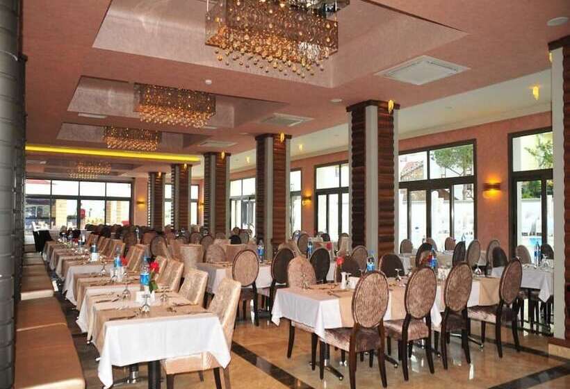 فندق Golden Rock Beach