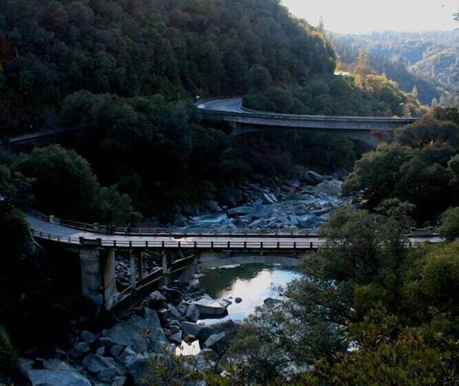 酒店 Grass Valley Courtyard Suites