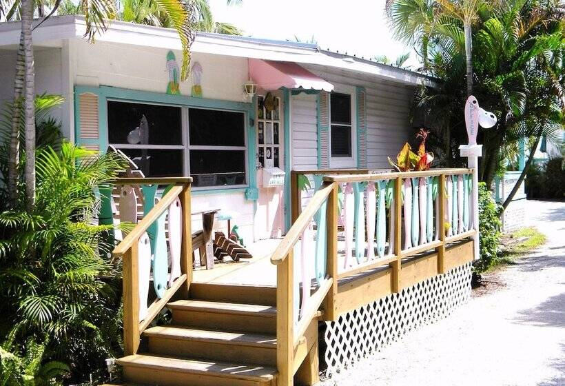 فندق Gulf Breeze Cottages