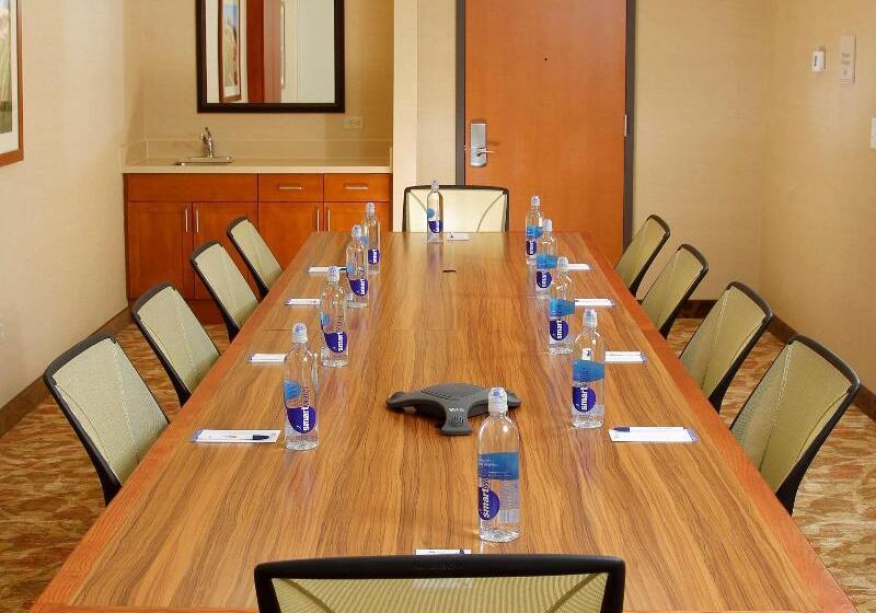 فندق Hilton Garden Inn Cedar Falls