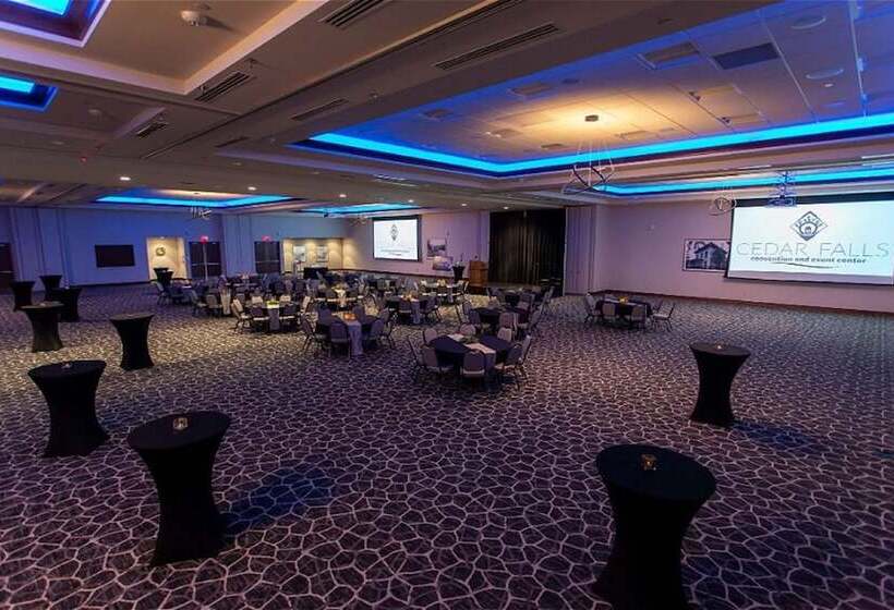 בית מלון כפרי Hilton Garden Inn Cedar Falls