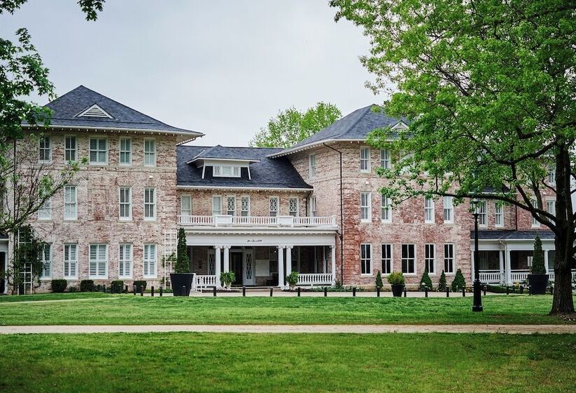 فندق Inn At Carnall Hall