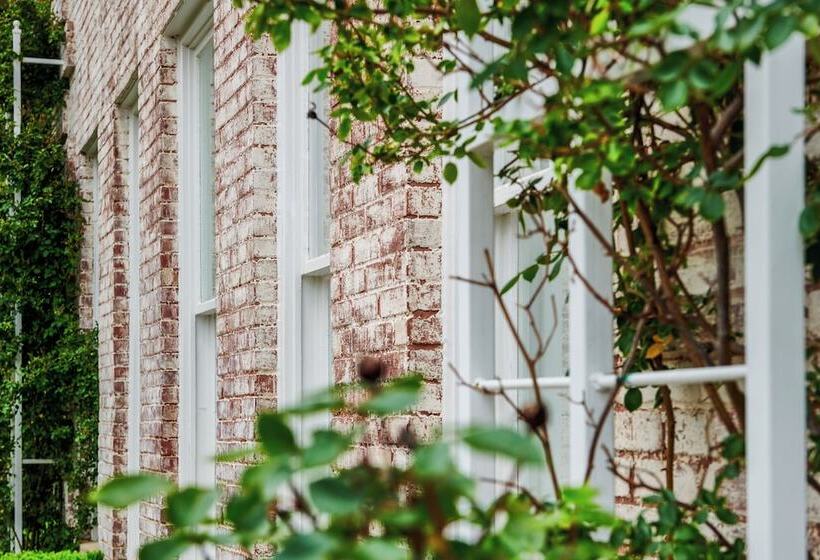 فندق Inn At Carnall Hall