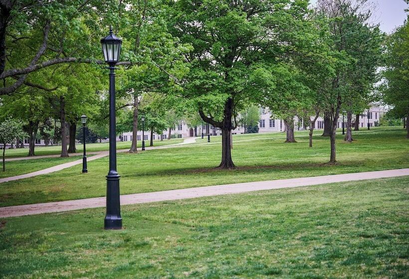 فندق Inn At Carnall Hall