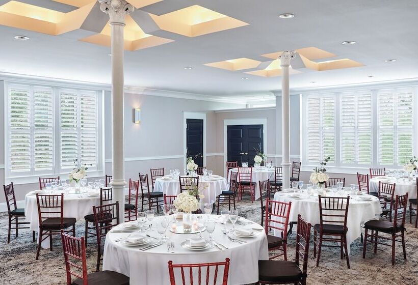 هتل Inn At Carnall Hall