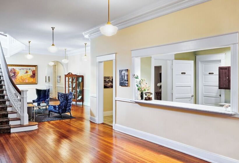 فندق Inn At Carnall Hall