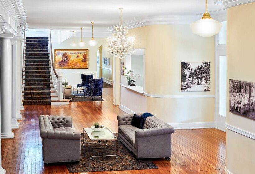 فندق Inn At Carnall Hall