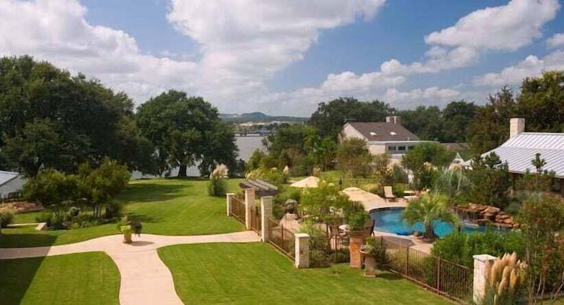 ホテル Inn On Lake Granbury