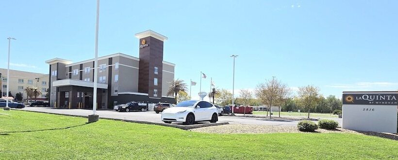 فندق La Quinta By Wyndham Gonzales La