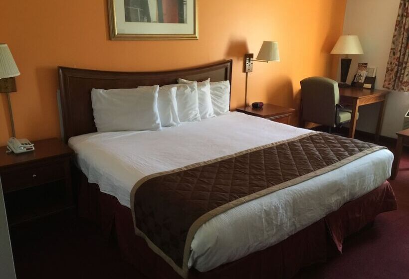 호텔 Lake Tree Inn & Suites