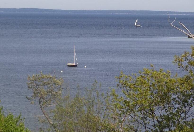 Отель Ledges By The Bay