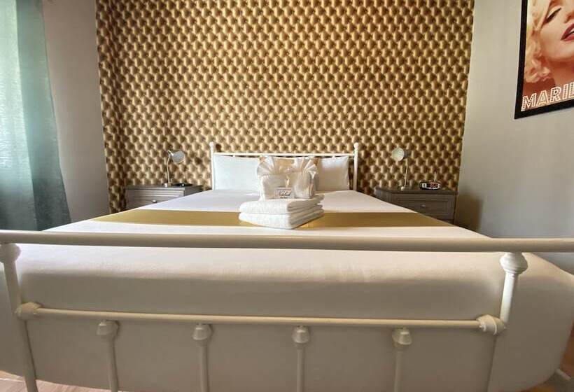 Отель Notebook Miami Beach