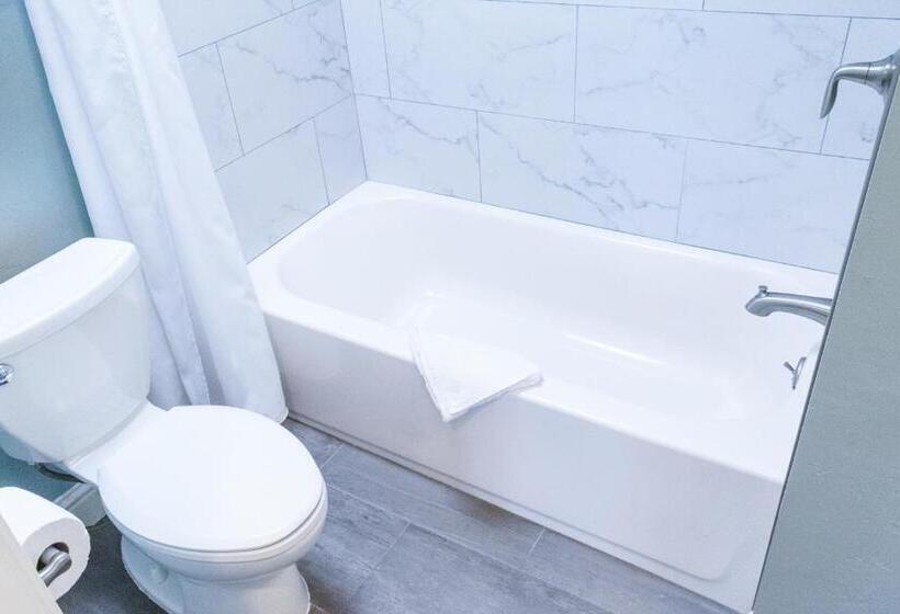 فندق Ocean Echo Inn & Beach Cottages